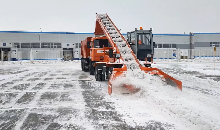 АВТОВАЗ показал, как убирают территорию завода от снега АВТОВАЗ показал, как убирают территорию завода от снега
