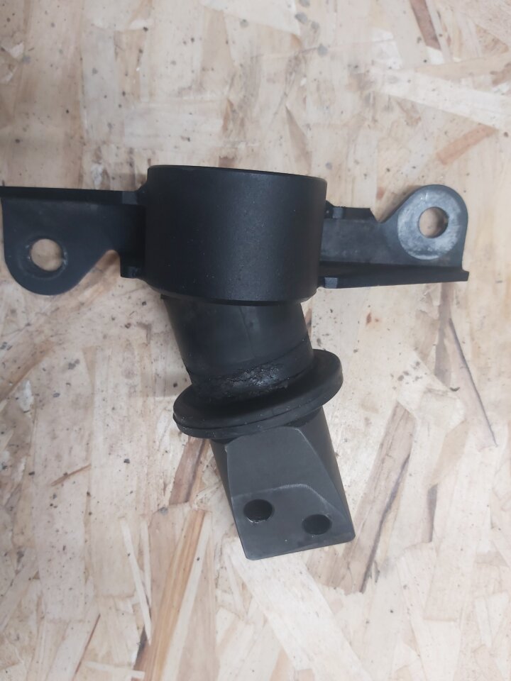 1 первое фото "как было на момент в моторном отсеке" дальше фото выработки и износ изделия