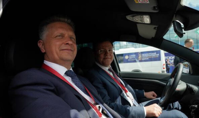 Государственных работников хотят пересадить на автомобили LADA, новые подробности