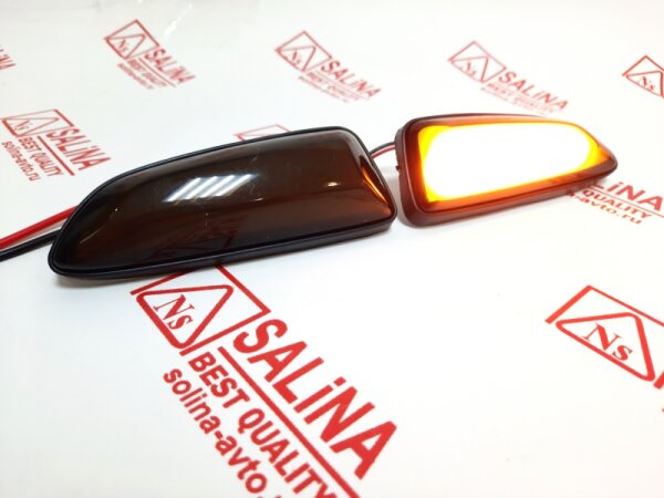 Бегущие поворотники Плазма в крылья для Lada Priora