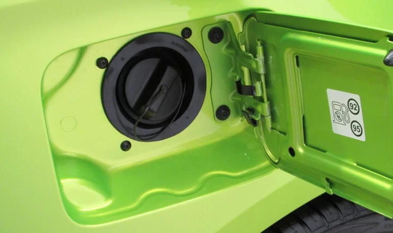 Рейтинг автомобилей с самыми большими топливными баками