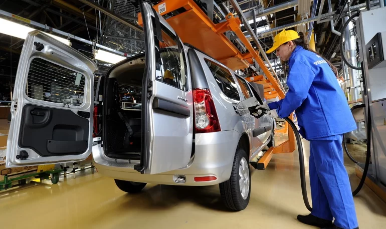 АВТОВАЗ выпустит ограниченную партию Lada Largus после санкций, новые подробности