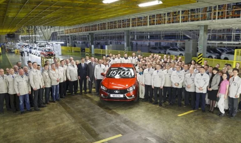 Рабочие LADA Ижевск пожаловались президенту РФ на перенос производства Vesta в Тольятти