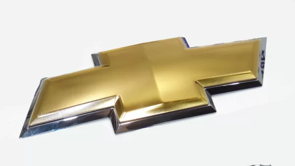 Эмблема решетки радиатора нового образца для Chevrolet Niva