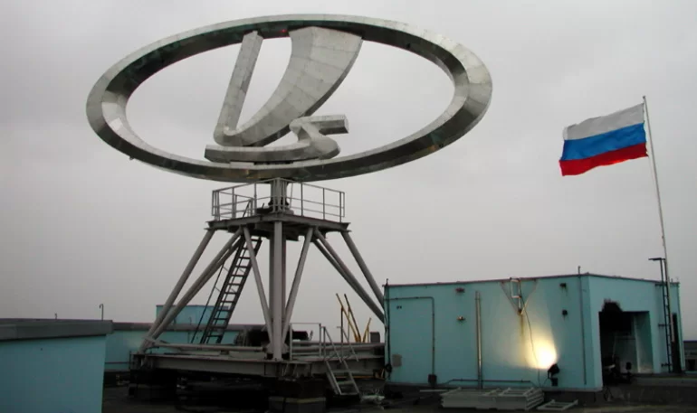 Ладья на главном здании АВТОВАЗа снова вращается