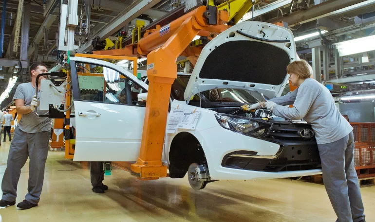 АВТОВАЗ планирует вернуться к докризисным показателям уже в 2023 году