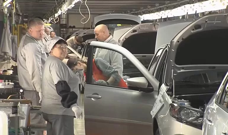 АВТОВАЗ ведет дополнительный набор 4000 сотрудников в 2022 году с зарплатой от 25 до 60 тыс.р.