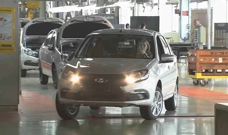 АВТОВАЗ хотел выпускать Lada Granta без ЭУР, но помешали маркетологи