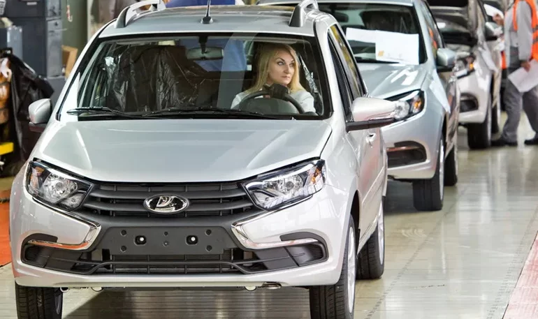 АВТОВАЗ выпустил 200-тысячный автомобиль в 2022 году