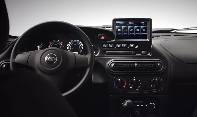 На Lada Niva Travel снова начали ставить ММС и камеру заднего вида?