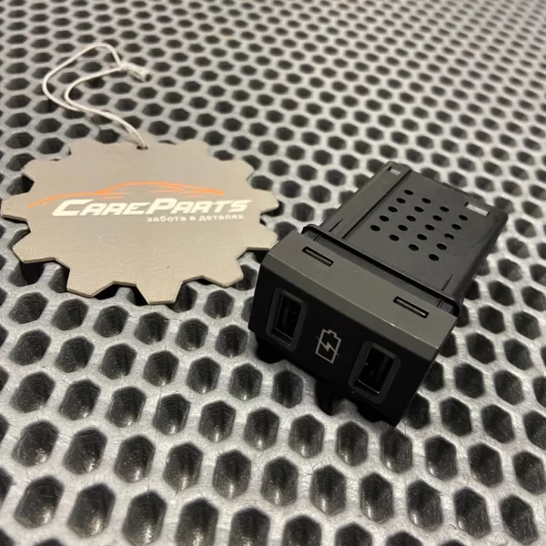 Розетка USB задних пассажиров для Lada Vesta NG