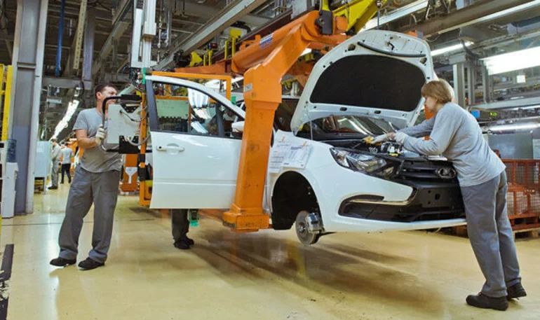 Правила выпуска "упрощенных" автомобилей в России продлили