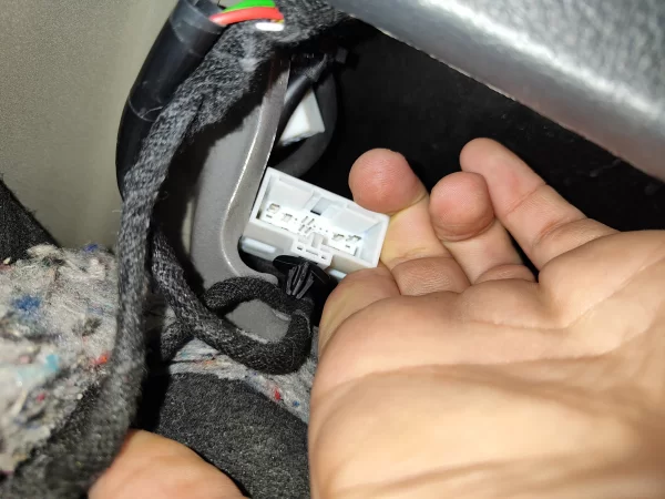 По середине 4 пина на разъёме это на камеру