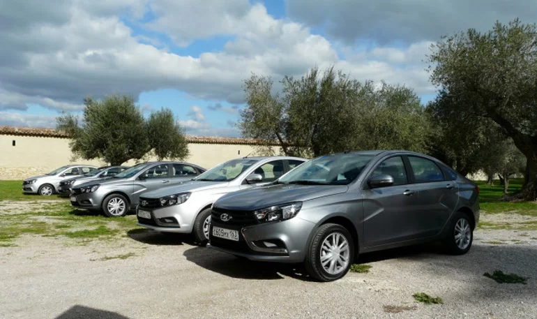 Какие версии Lada Vesta самые популярные за все время продаж