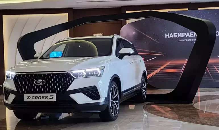 АВТОВАЗ подтвердил, что будет выпускать FAW Bestune T77 под названием Lada X-Cross 5 в Петербурге