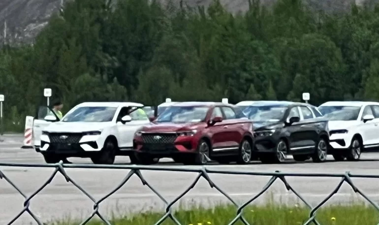 АВТОВАЗ изготовил первую партию кроссоверов Lada X-Cross 5