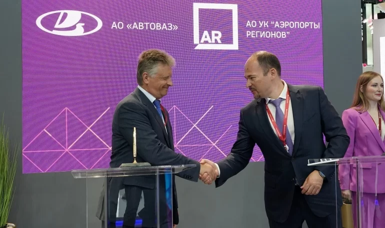 АВТОВАЗ и УК «Аэропорты регионов» подписали соглашение о сотрудничестве