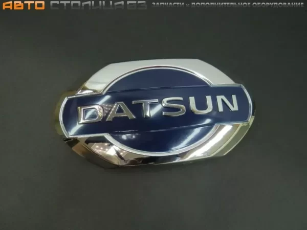 Эмблема решетки радиатора DATSUN