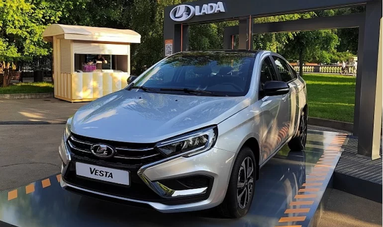 Lada Vesta нового поколения станет частью экспозиции в парке Горького в Москве
