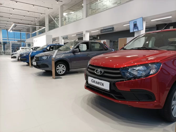 АВТОВАЗ повысит цены на LADA из-за ослабления рубля в ближайшие месяцы