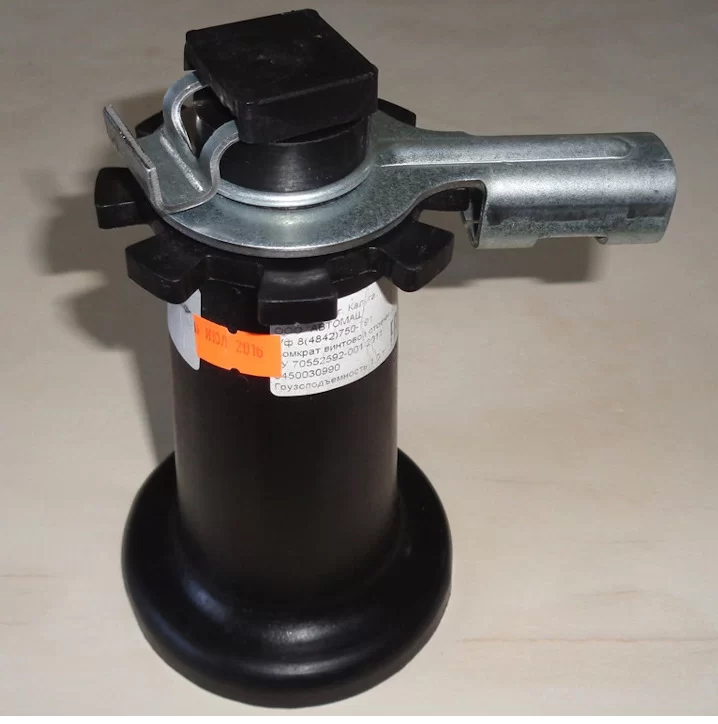 Штатный домкрат LADA Vesta не влезает под машину