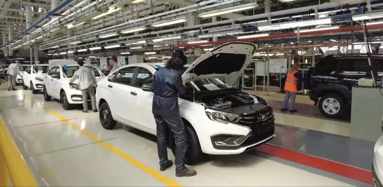 АВТОВАЗ временно приостановил выпуск Lada Vesta NG из-за нехватки комплектующих, новые подробности