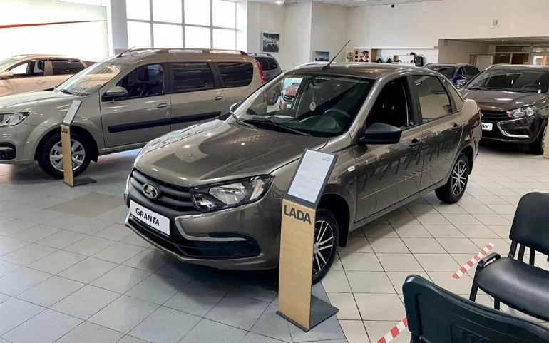 АВТОВАЗ не будет поднимать цены на базовую версию Lada Granta