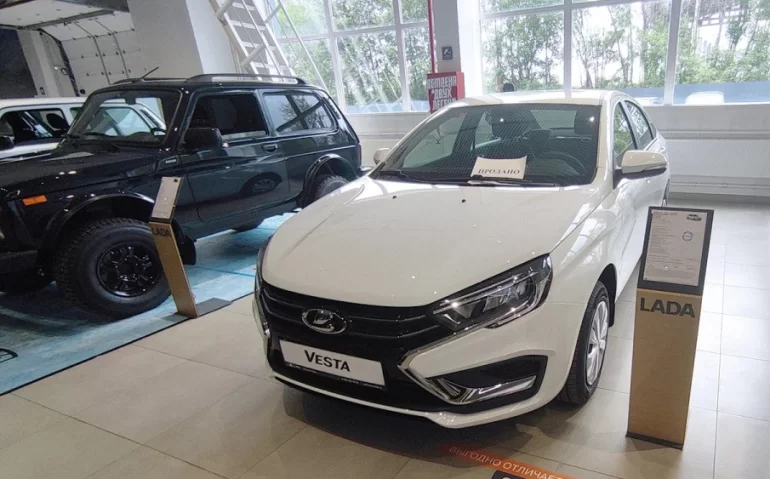 АВТОВАЗ повысил цены на Lada Vesta и Niva