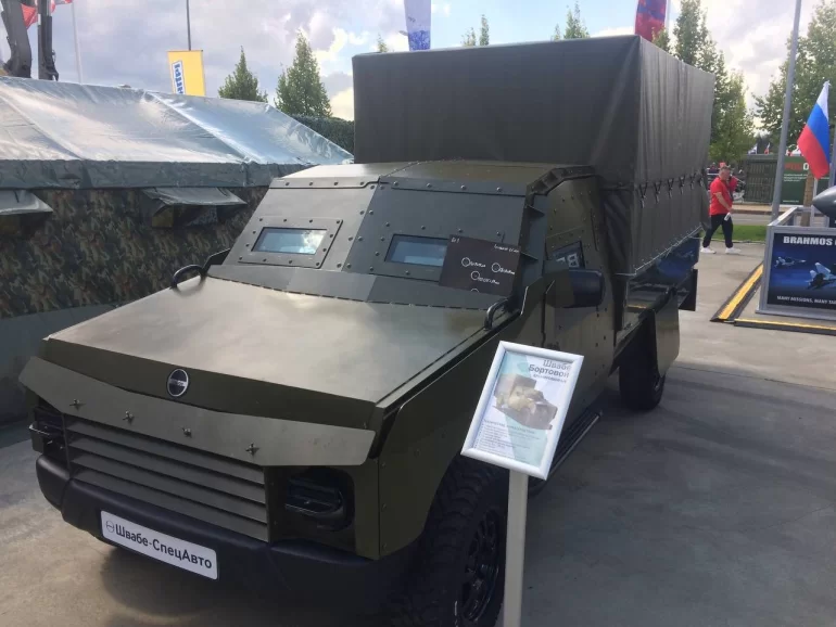 Бронированный грузовик Lada Niva Legend показали на форуме «Армия-2023»