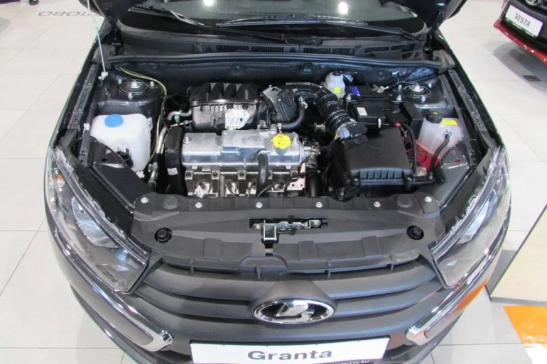 Треск в районе дросселя при запуске двигателя