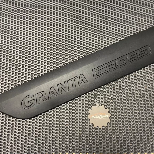 Молдинг задней двери для Lada Granta Cross