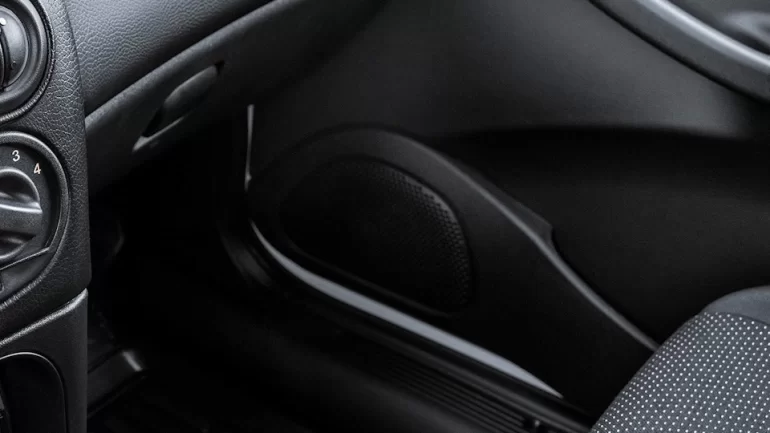 Как защитить динамики в дверях от попадания воды на Lada Niva Travel