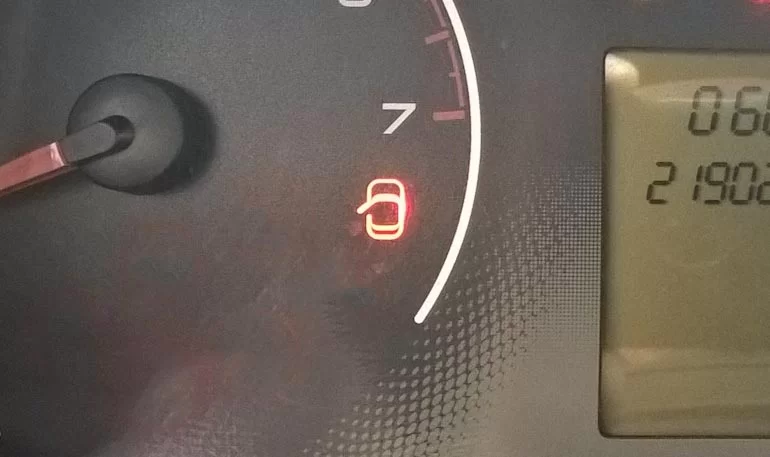 Заводится на несколько секунд и глохнет