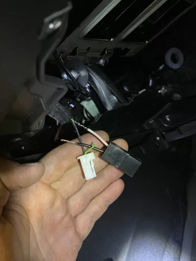 Как установить подсветку бардачка на Lada Vesta NG