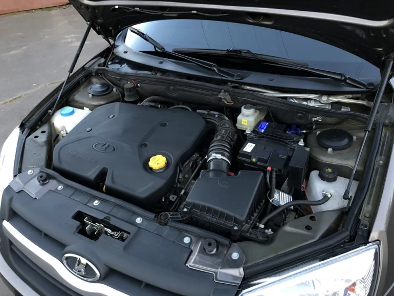 Странный звук под капотом при запуске двигателя