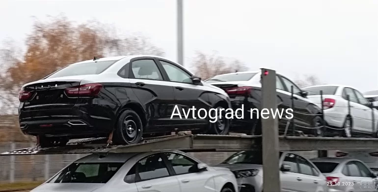 Lada Vesta NG в черном цвете уже едут к дилерам