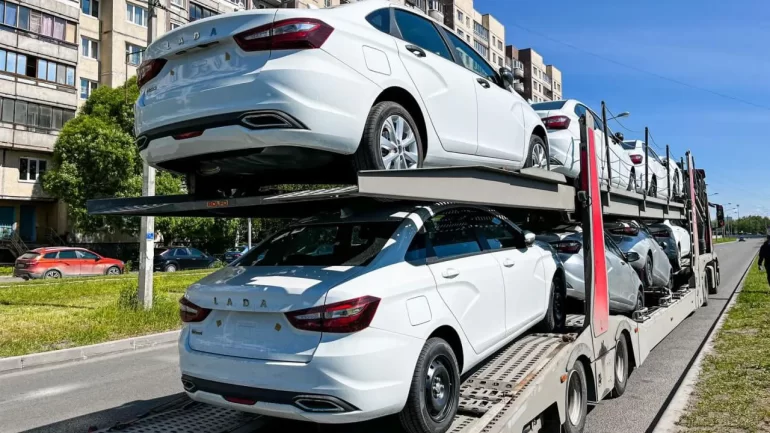 АВТОВАЗ попросил власти помочь с проблемой нехватки автовозов