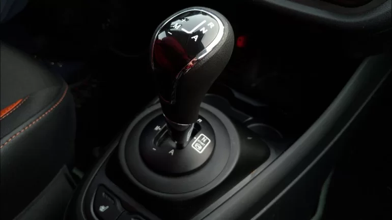 Нужно ли менять масло в "роботе" АМТ после покупки подержанной LADA?