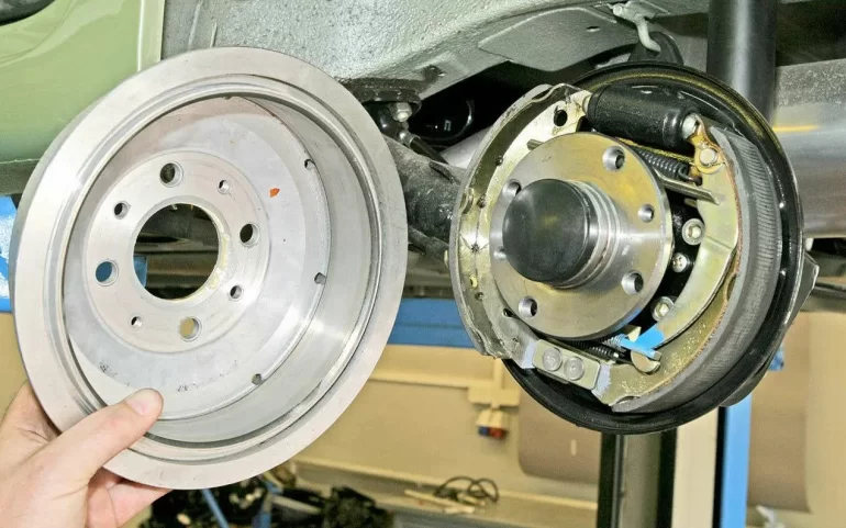 Быстро изнашиваются задние барабаны и колодки