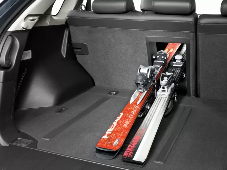 АВТОВАЗ рассказал, почему на универсале Lada Vesta нет лючка для лыж в заднем сиденье