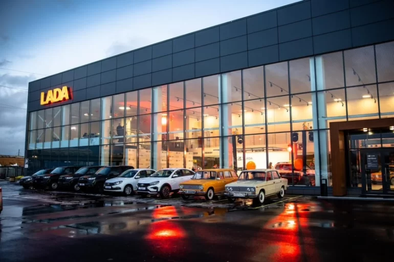 В Санкт-Петербурге открылся новый дилерский центр «Лада Кудрово»