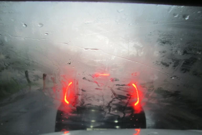 Потеет лобовое стекло на XRAY