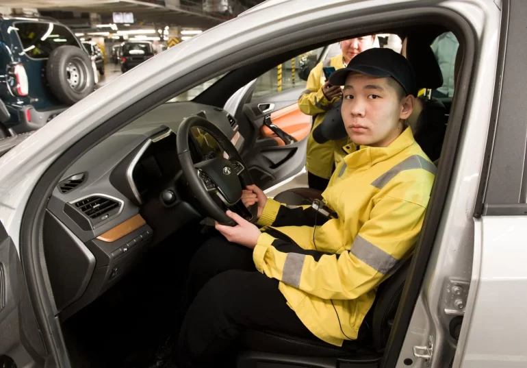 АВТОВАЗ исполнил мечту подростка с "Елки желаний"