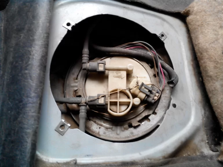 Не качает новый бензонасос, реле и проводка в норме