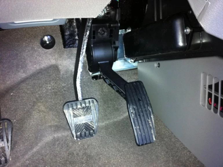 Пропадает тяга при езде, пока не отпустишь газ