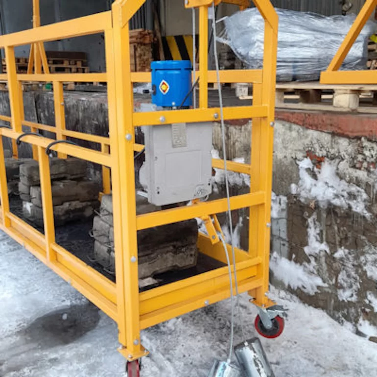 Преимущества и универсальность: фасадный подъемник ZLP-630 - ваш надежный помощник на высоте