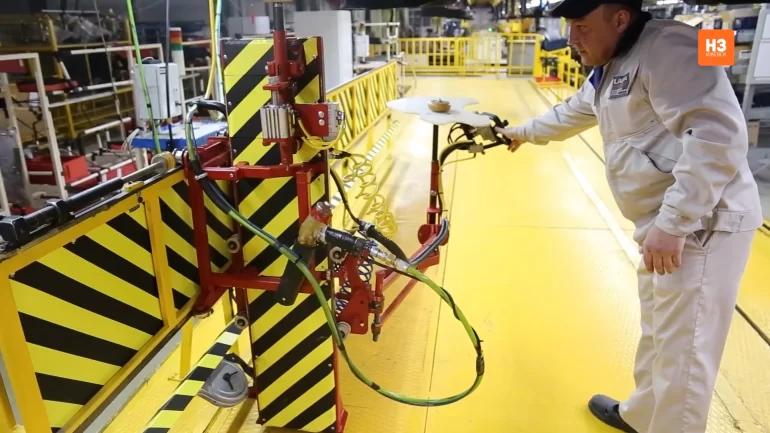 АВТОВАЗ доработал участок линии «Шасси» для установки бензобака на Lada Largus АВТОВАЗ доработал участок линии «Шасси» для установки бензобака на Lada Largus