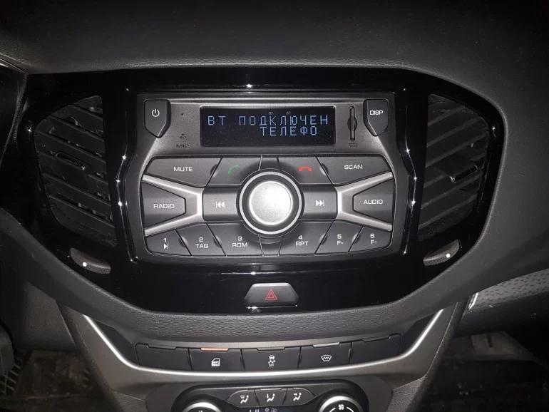 Когда подключен bluetooth я не слышу собеседника при звонке