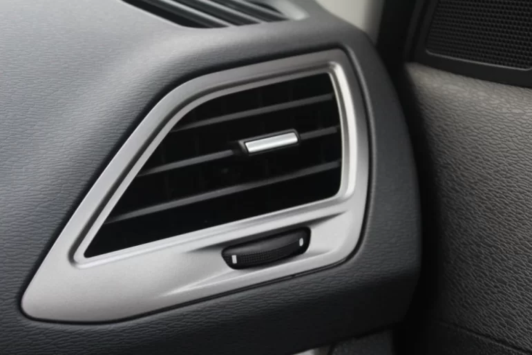 Плохо греет печка, справа дует холодный воздух