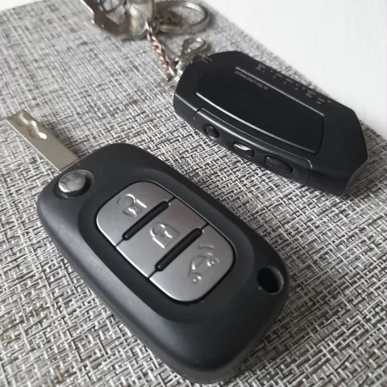 Штатный ключ-брелок — замена батарейки не помогла Lada Vesta NG